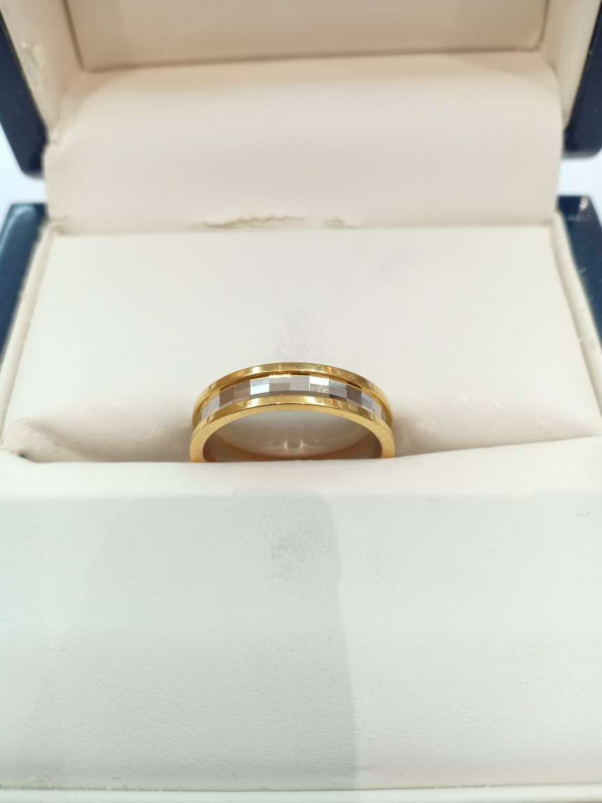 platinum ring with yellow gold