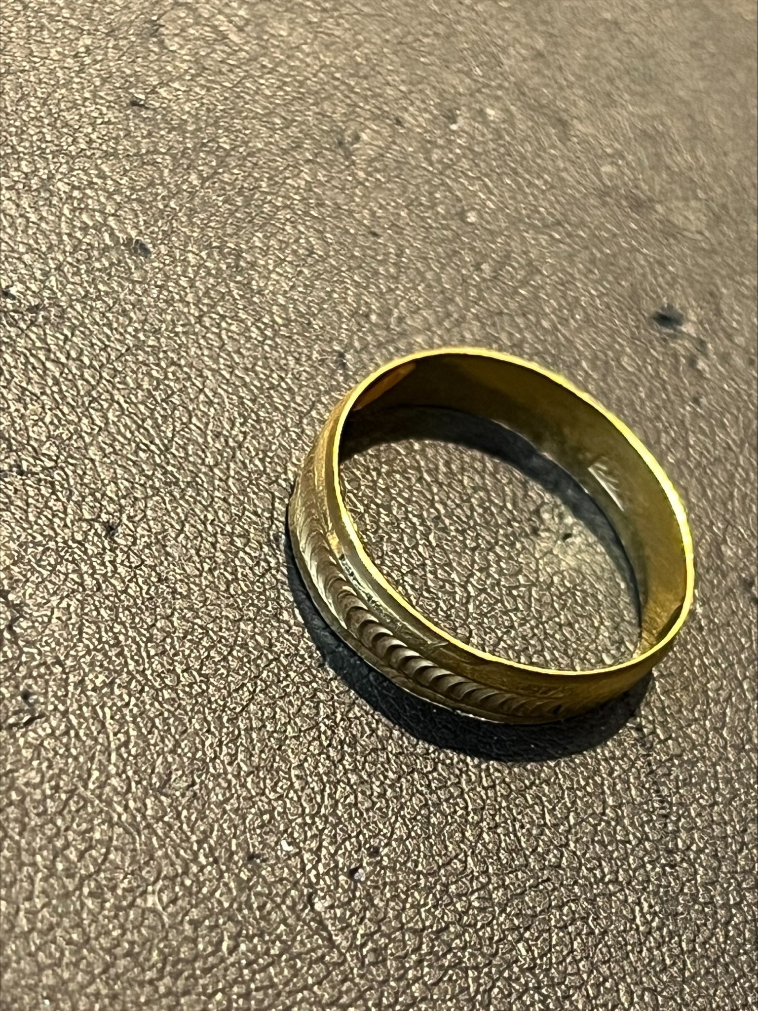 916 gold ring