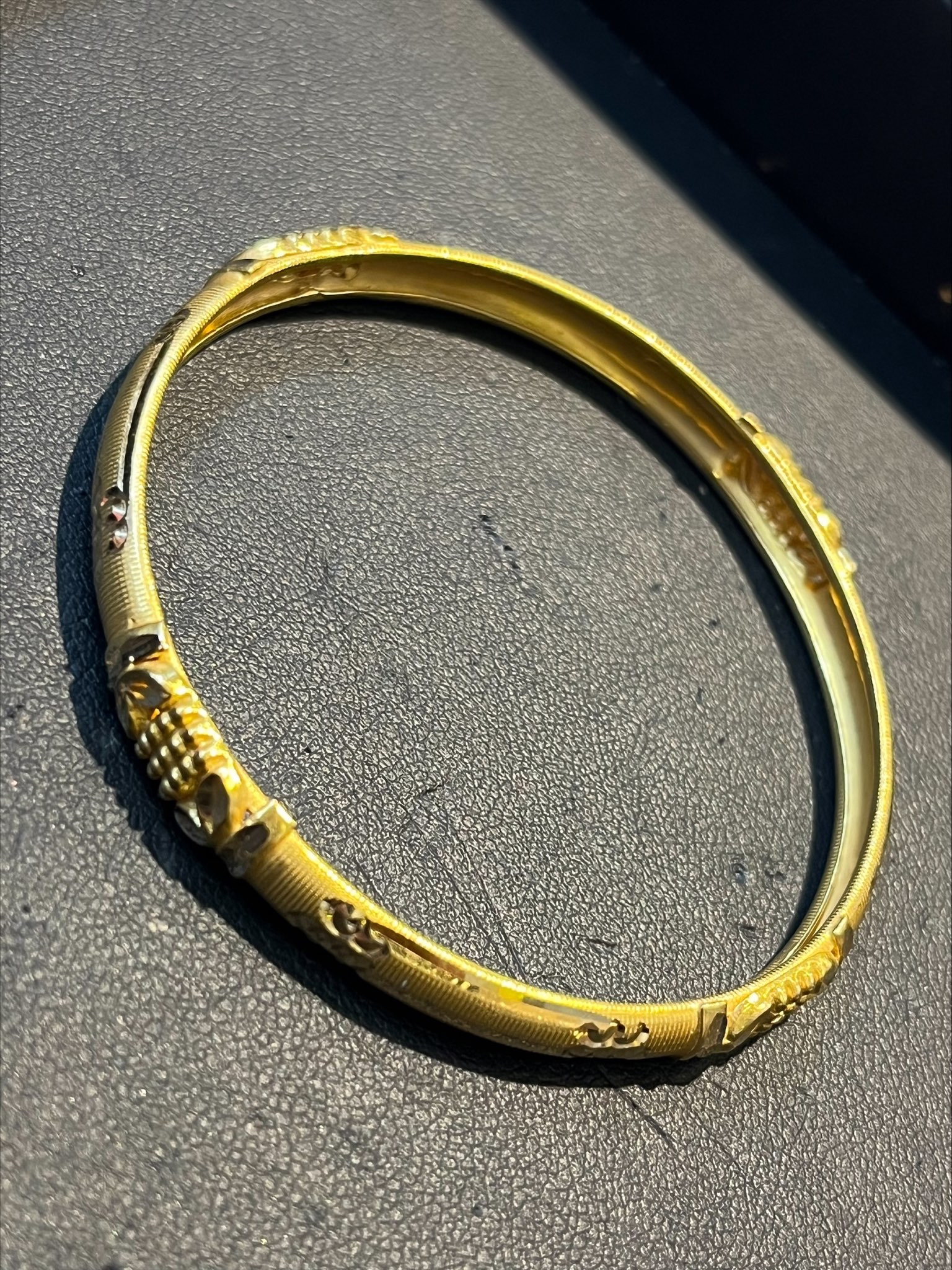 916 gold bangle