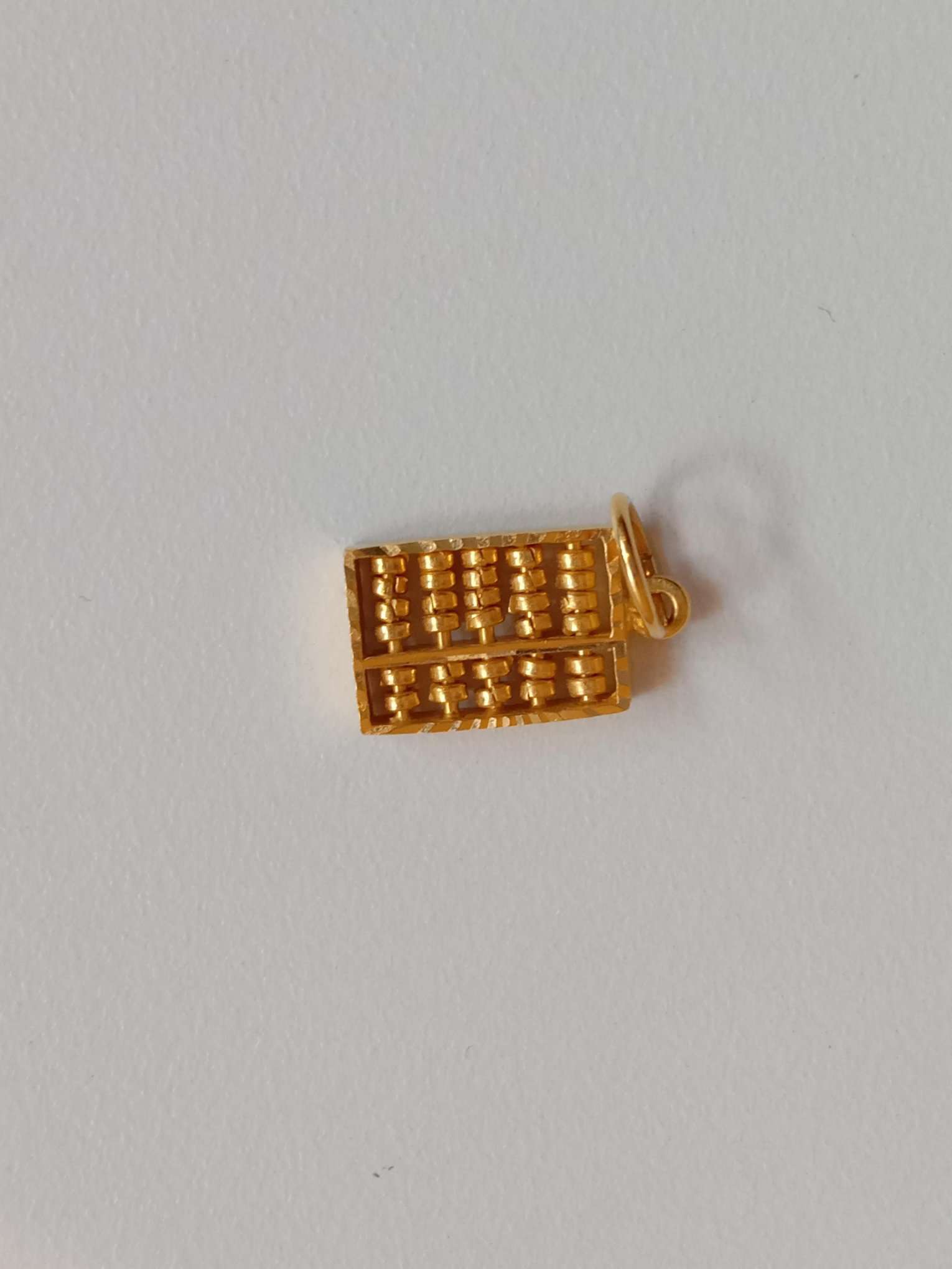 916 gold pendant with abacus design
