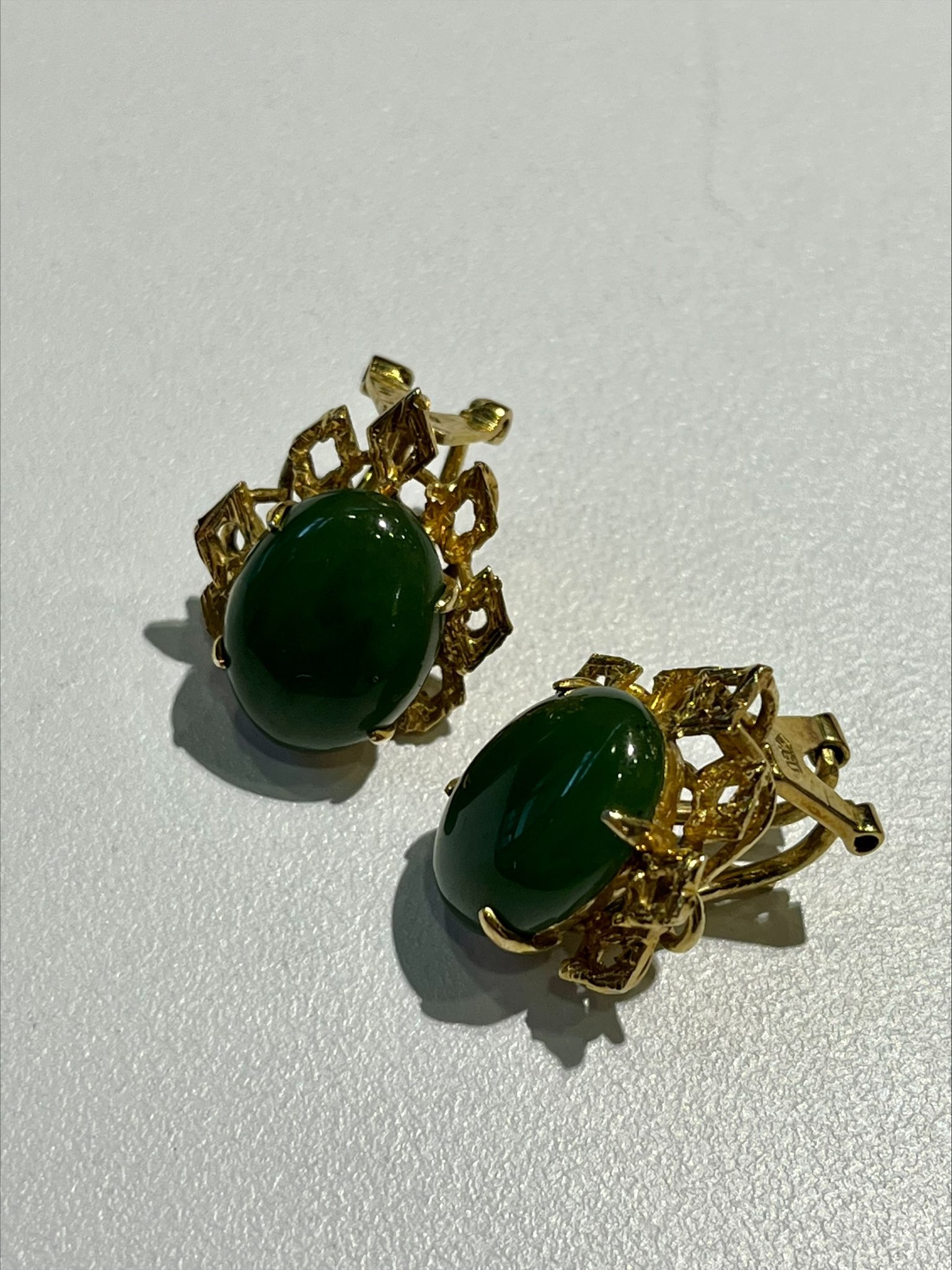 K18 gold earrings with stone
