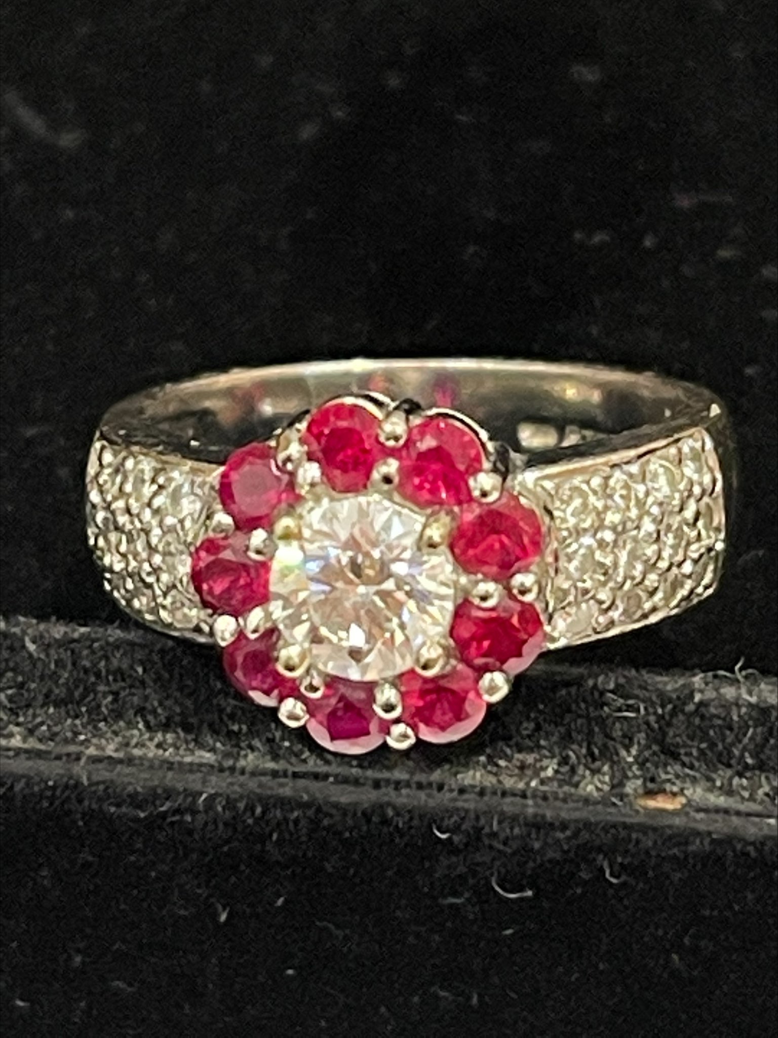 750 gold ring with diamond