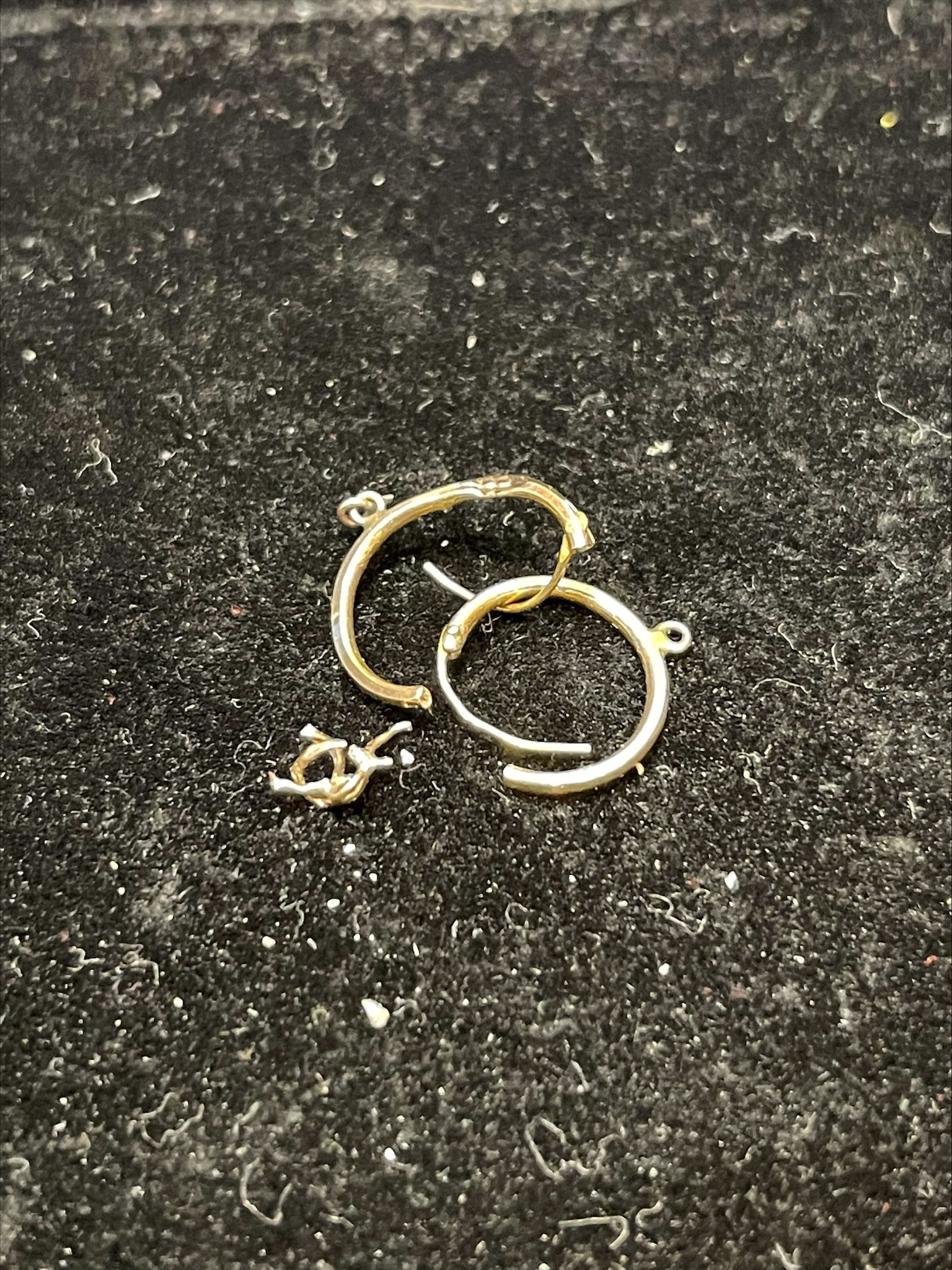 broken gold jewelry