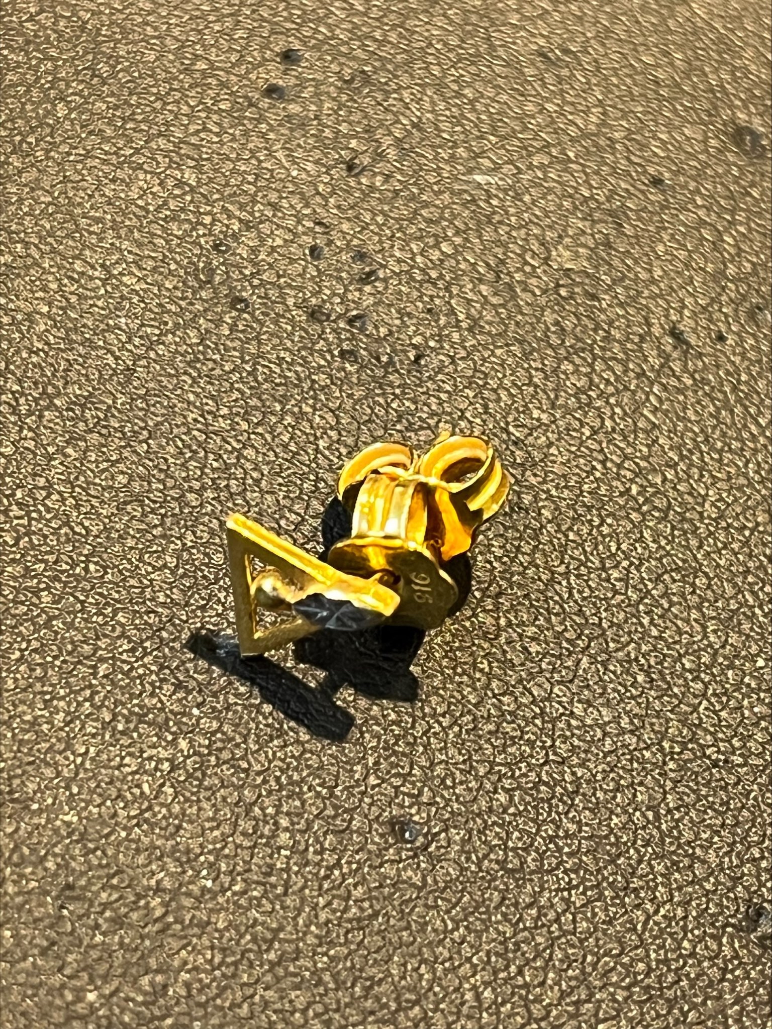 916 gold earring