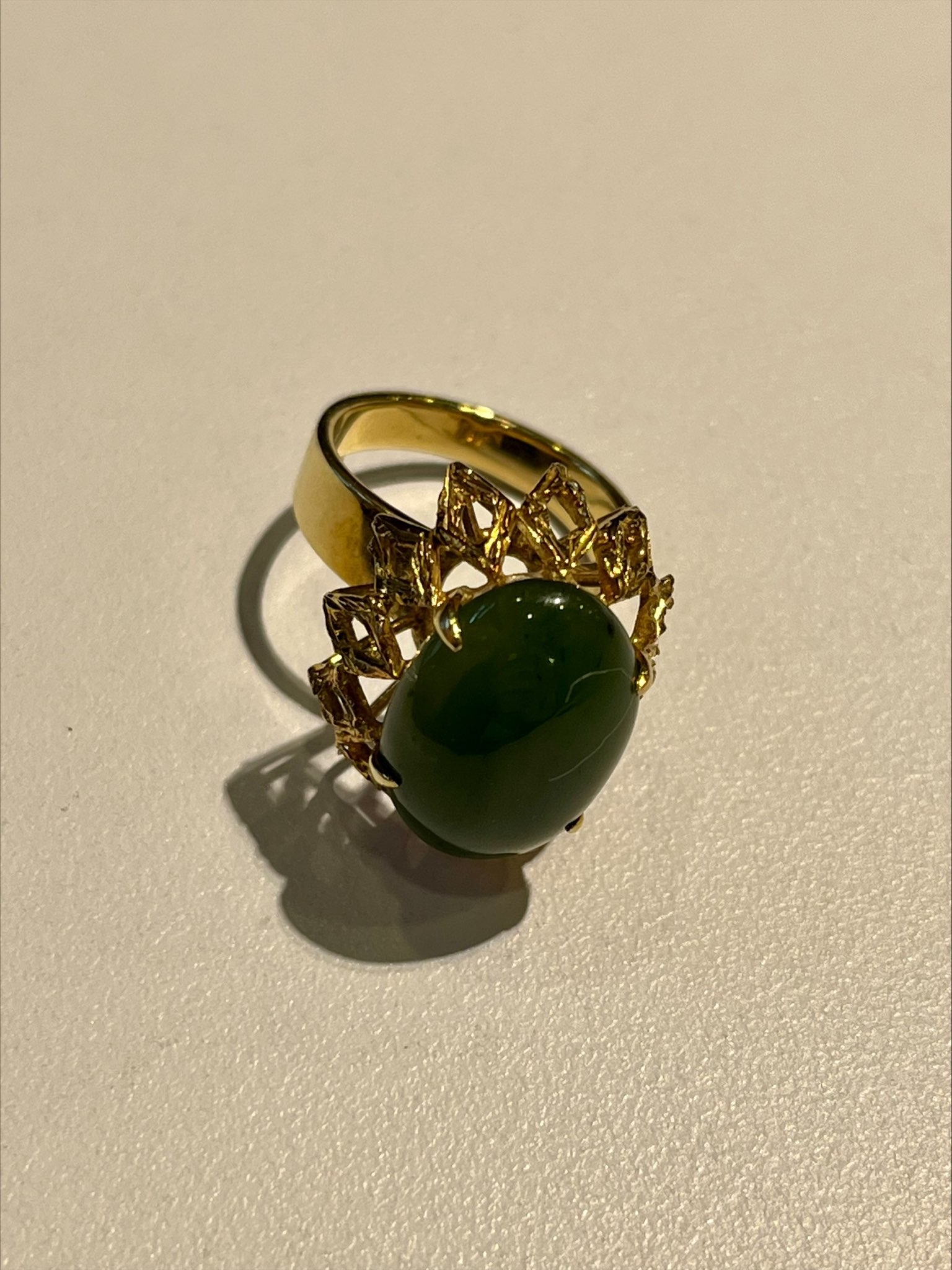 750 gold ring with jade stone