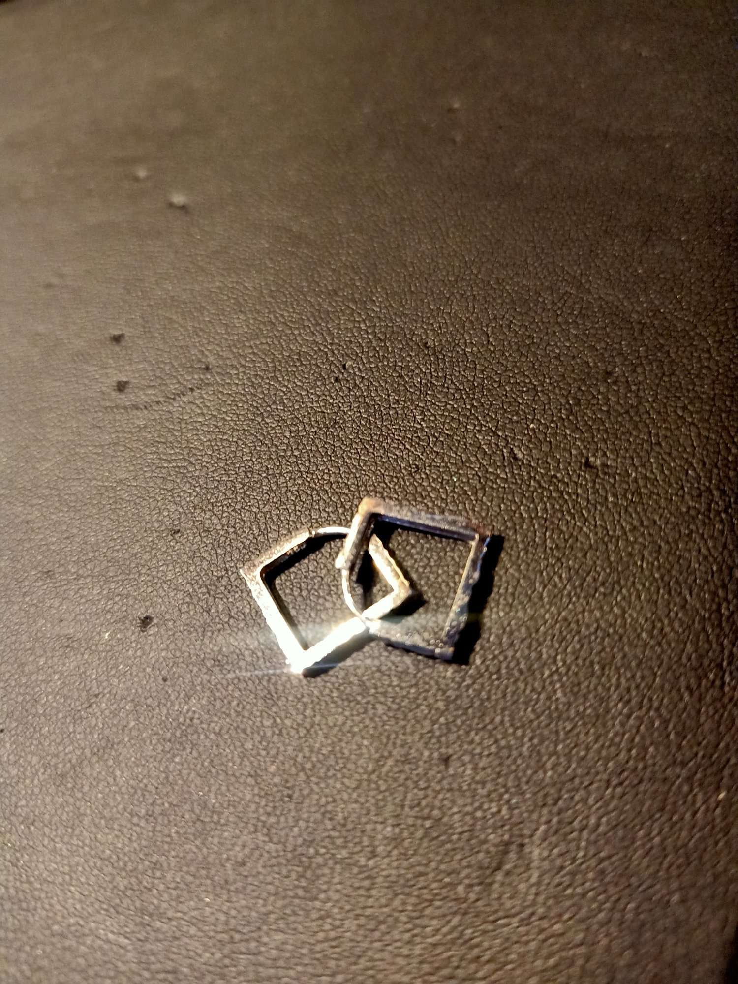 750 gold earrings