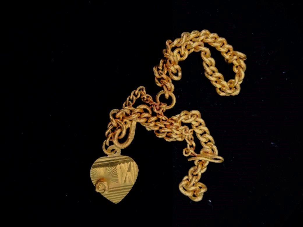 broken gold jewelry