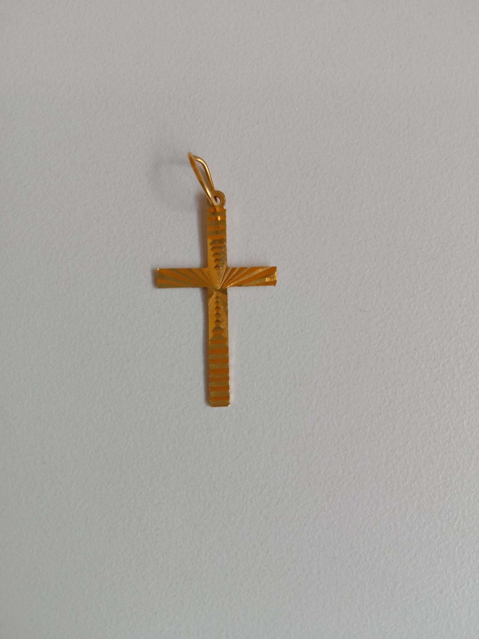 916 gold cross pendant