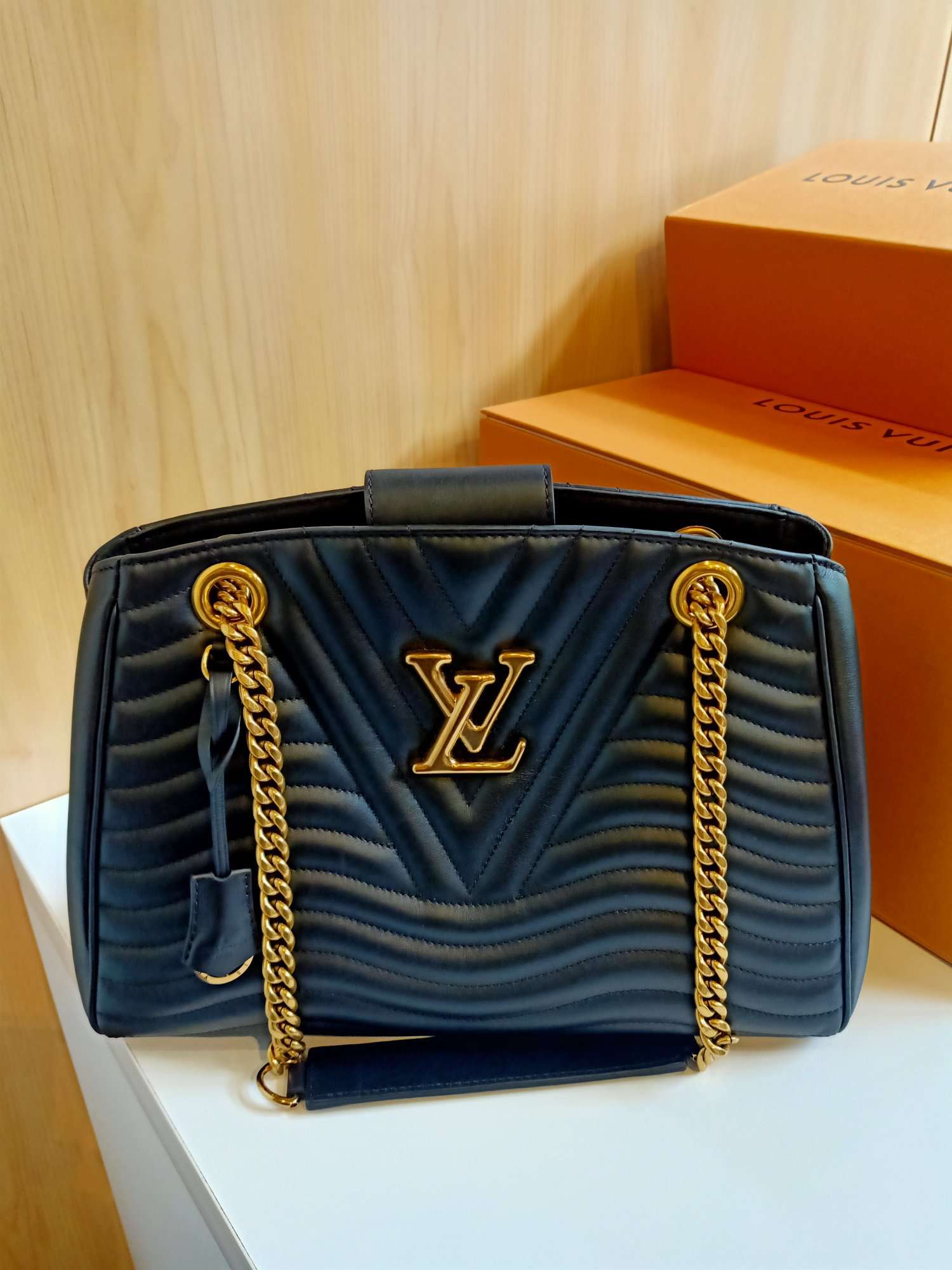 Louis Vuitton wave chain tote bag