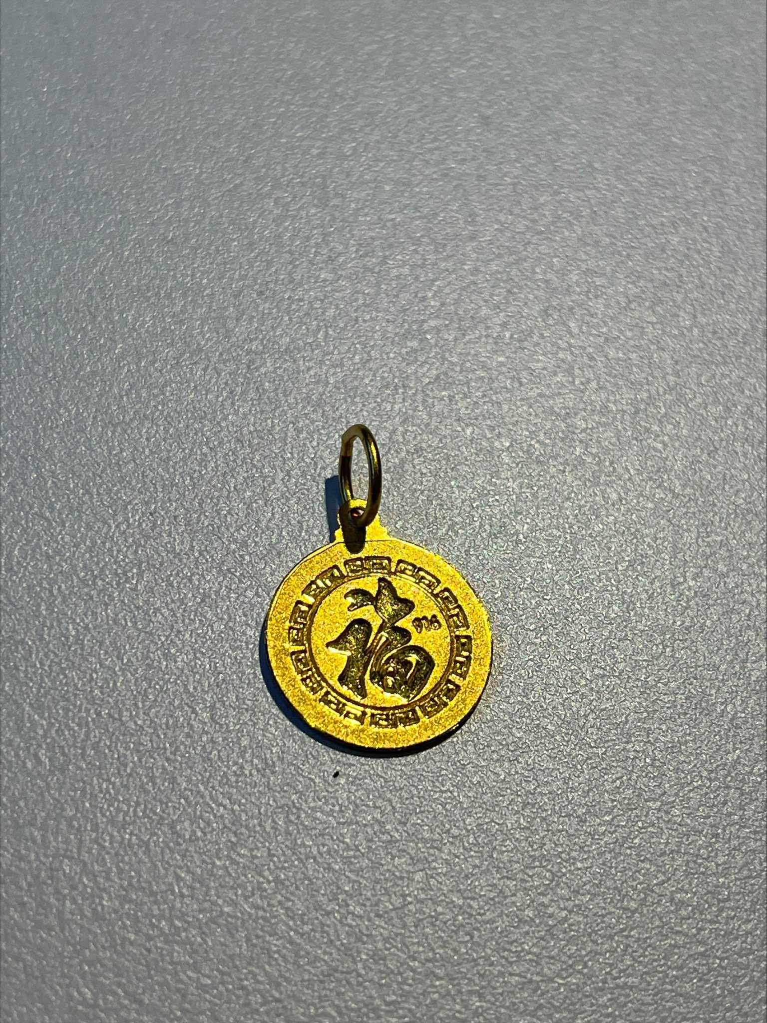 916 gold pendant