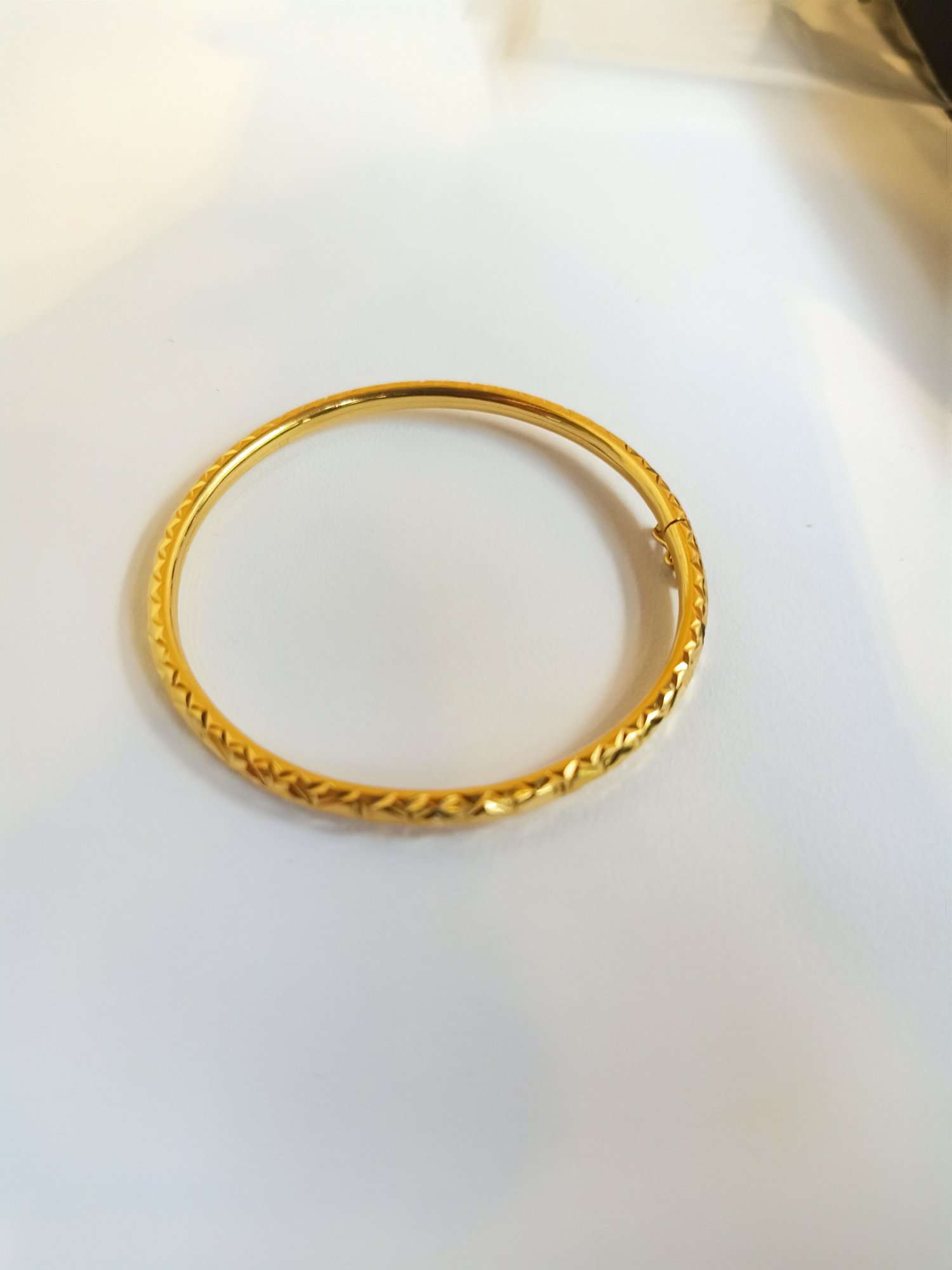 916 gold bangle