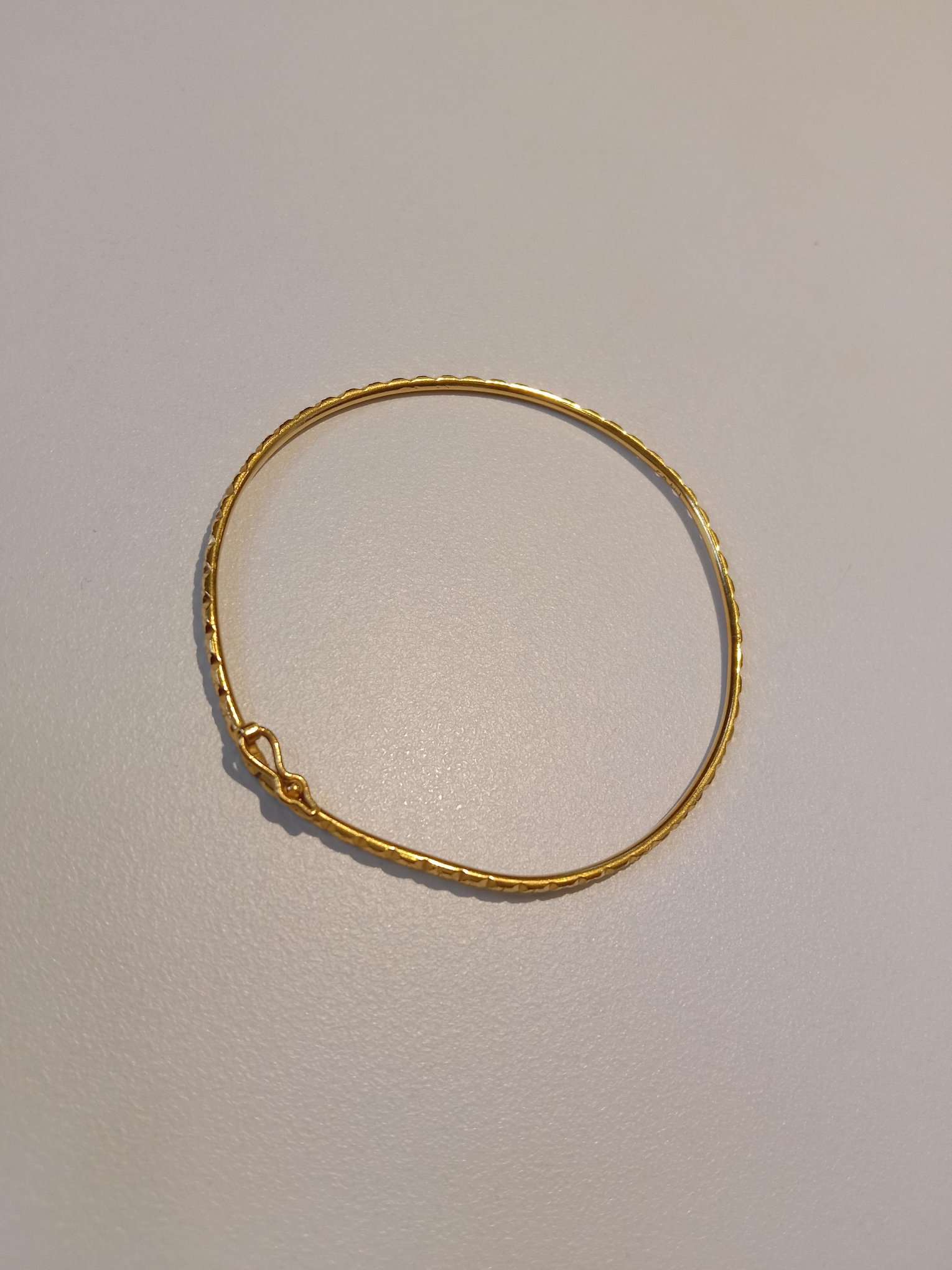 916 gold bangle
