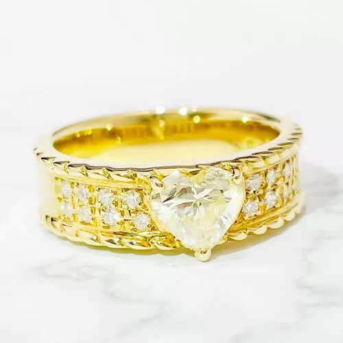 We bought Diamond ring 0.80ct/0.13ct K18YG!