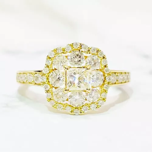 We purchased Diamond Ring 0.30ct/0.83ct K18YG!