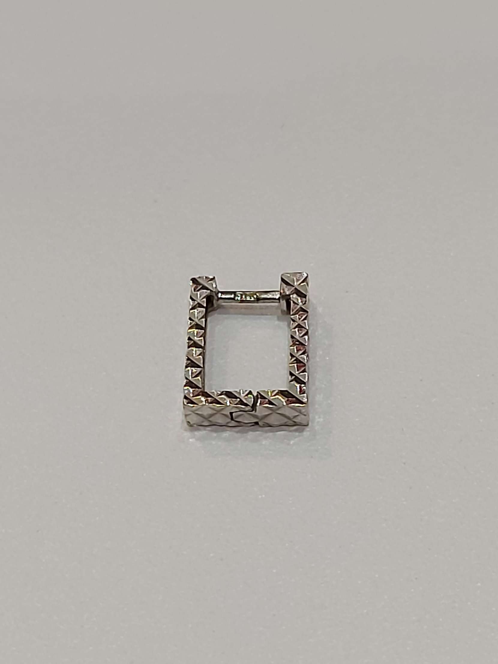 375 white gold single earring