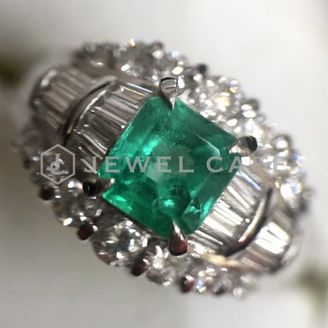 Pt900 emerald ring